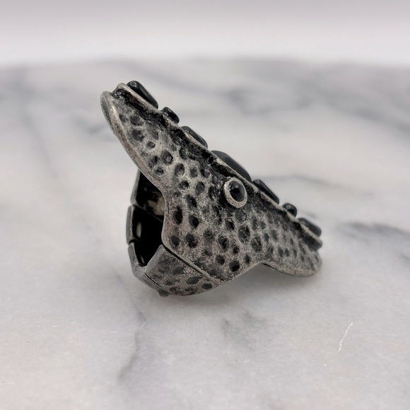 Hammered Silver Tone‎ Cross Finger Ring - Picture 5 of 6